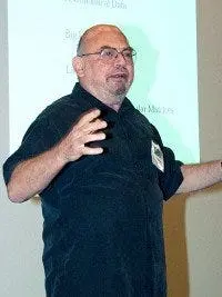 加州大学伯克利分校统计学家Leo Breiman的肖像，随机森林算法和袋外误差估计的创建者。