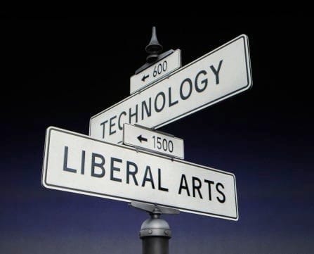 路牌:一边指向 Technology,一边指向 Liberal Arts