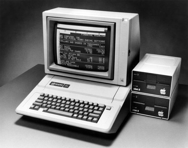 1979 年的 Apple II 运行 VisiCalc